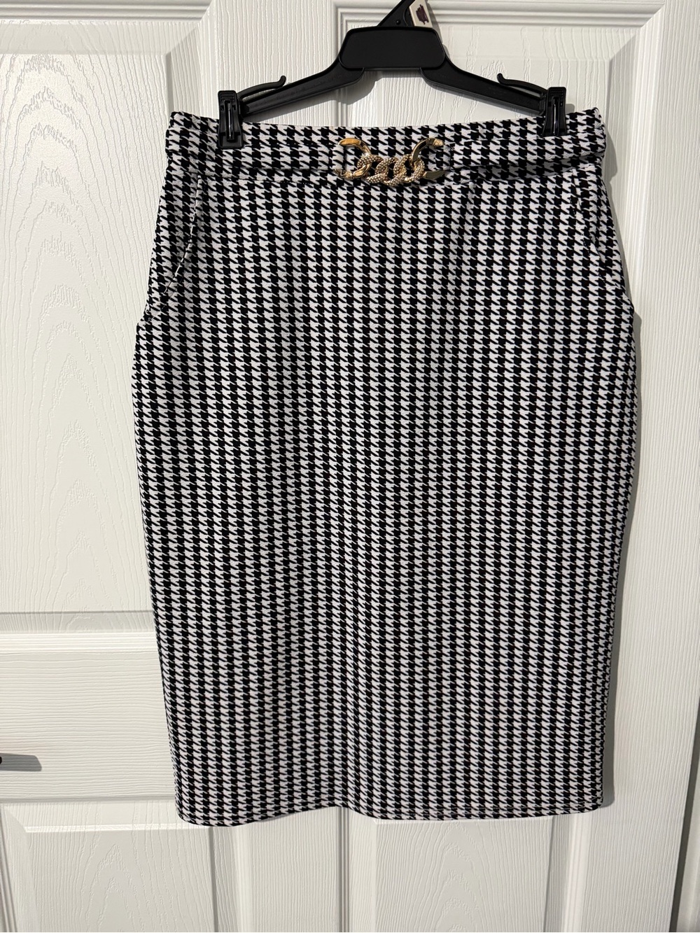 Houndstooth Pencil Skirt with Gold Chain Accent - Black & White